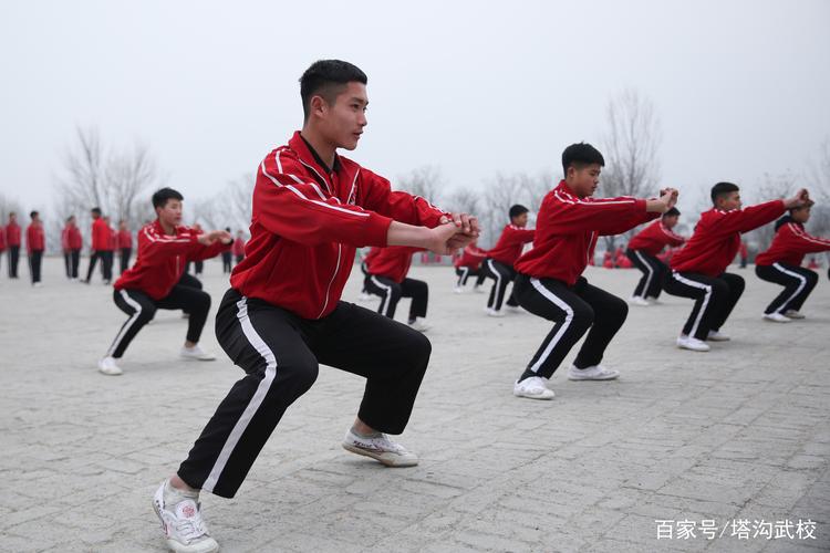 封闭式学校对孩子的将来有好处吗14岁去武校晚不晚14岁少年的武校噩梦