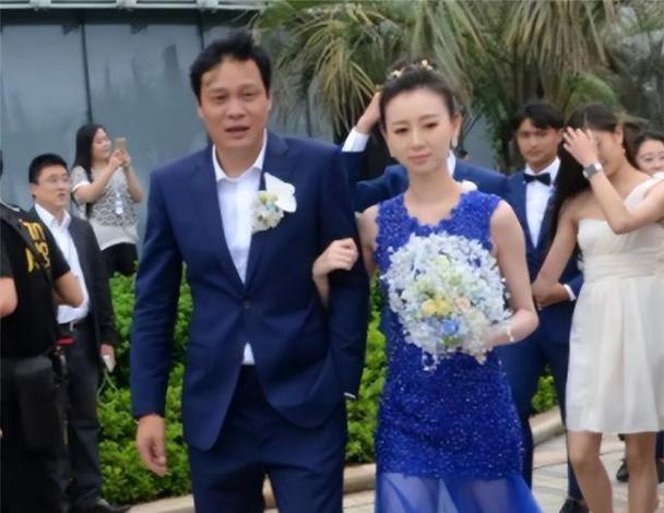 范志毅不接受女儿租房结婚，如果是你会接受吗范志毅女儿晒日常照片视频范志毅母亲不满孙女找1米72男友，劝她趁年轻多交几个男朋友，这样算前卫吗 辫子